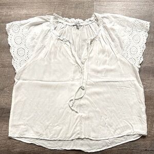 Reese short sleeve White Eyelet Lace Top blouse size medium
